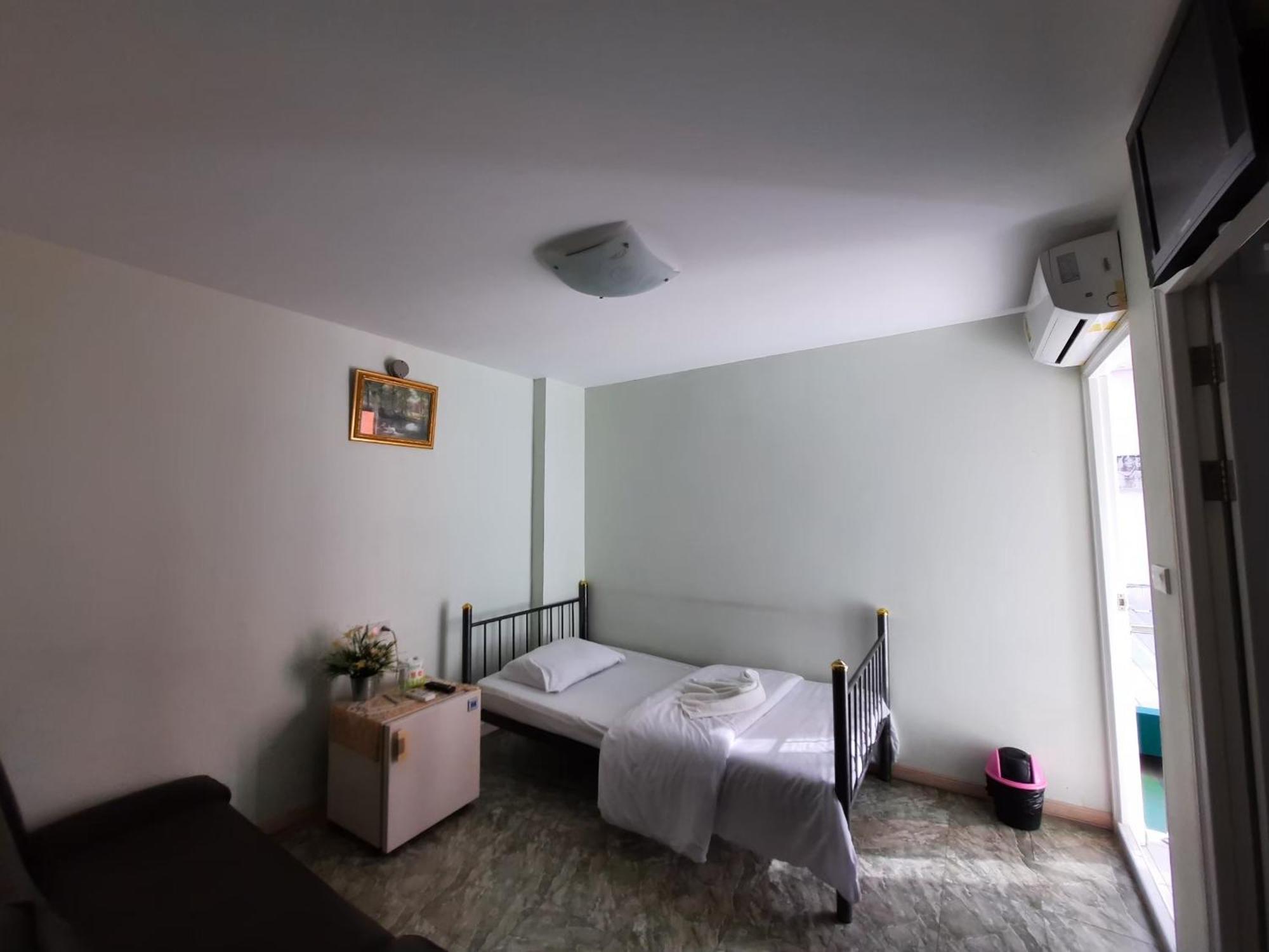 Sp Park Thaphra Hotel Bangkok Buitenkant foto